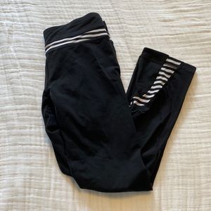 Lululemon Size 4 Run Inspire II Crop Workout Leggings Black and White